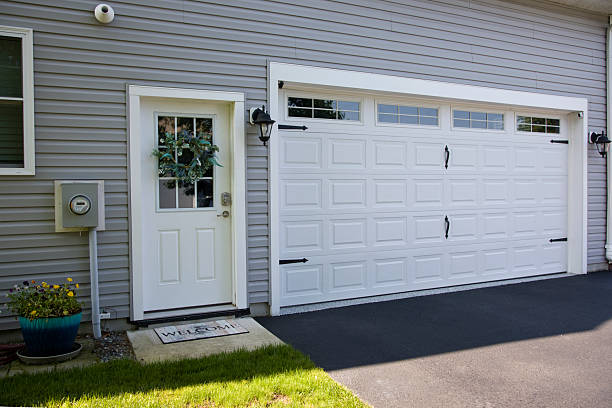 24/7 Emergency Garage Door Panel Replacement experts in Waupaca County County, WI